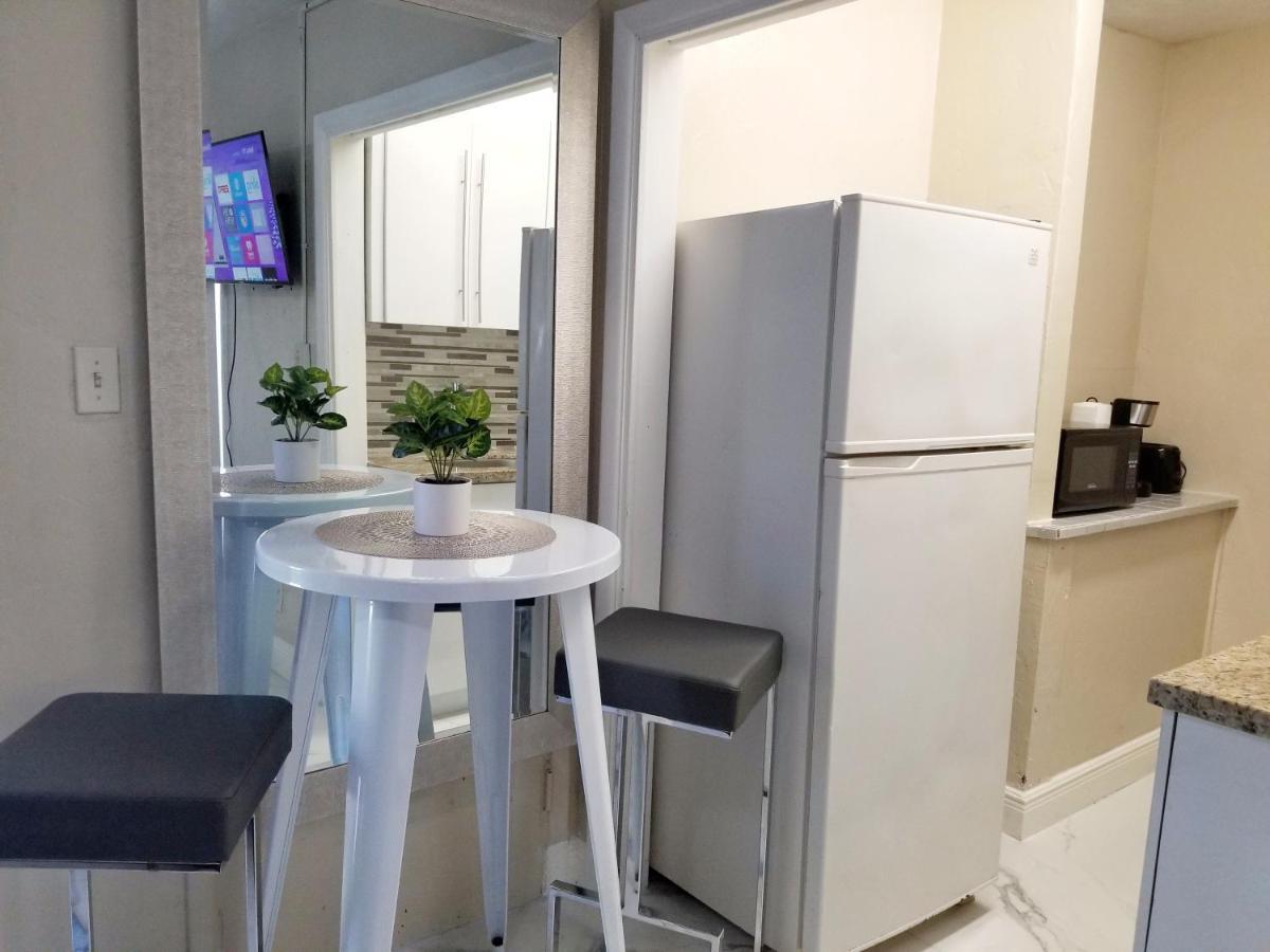 Glam Private Studio 4 Miles From Beach Hollywood Exterior photo